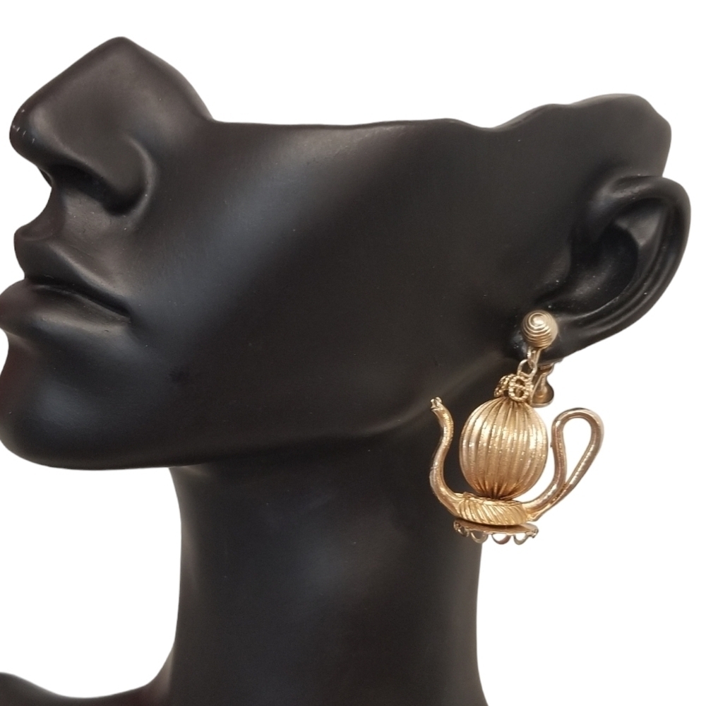 Vintage Gold Tone Teapot Dangle Earrings • Screw Back • Mid Century Retro